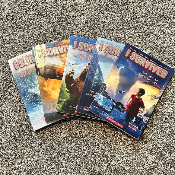 NWT - I Survived; 5 Book Series Set - Picture 1 of 4